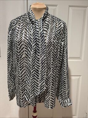 Alfred Dunner size 16 Blouse with an attached neck tie herringbone-style design